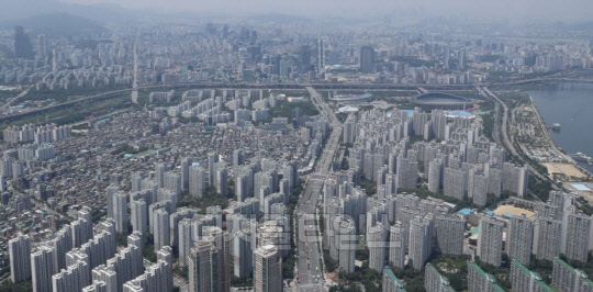 서울 잠실 일대 아파트 단지 모습.   연합뉴스